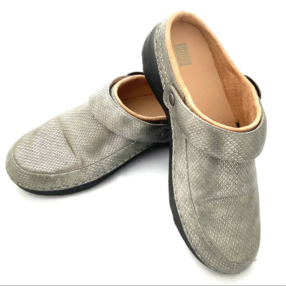 Fitflop Snakeprint Superlight Leather Clogs Size 9